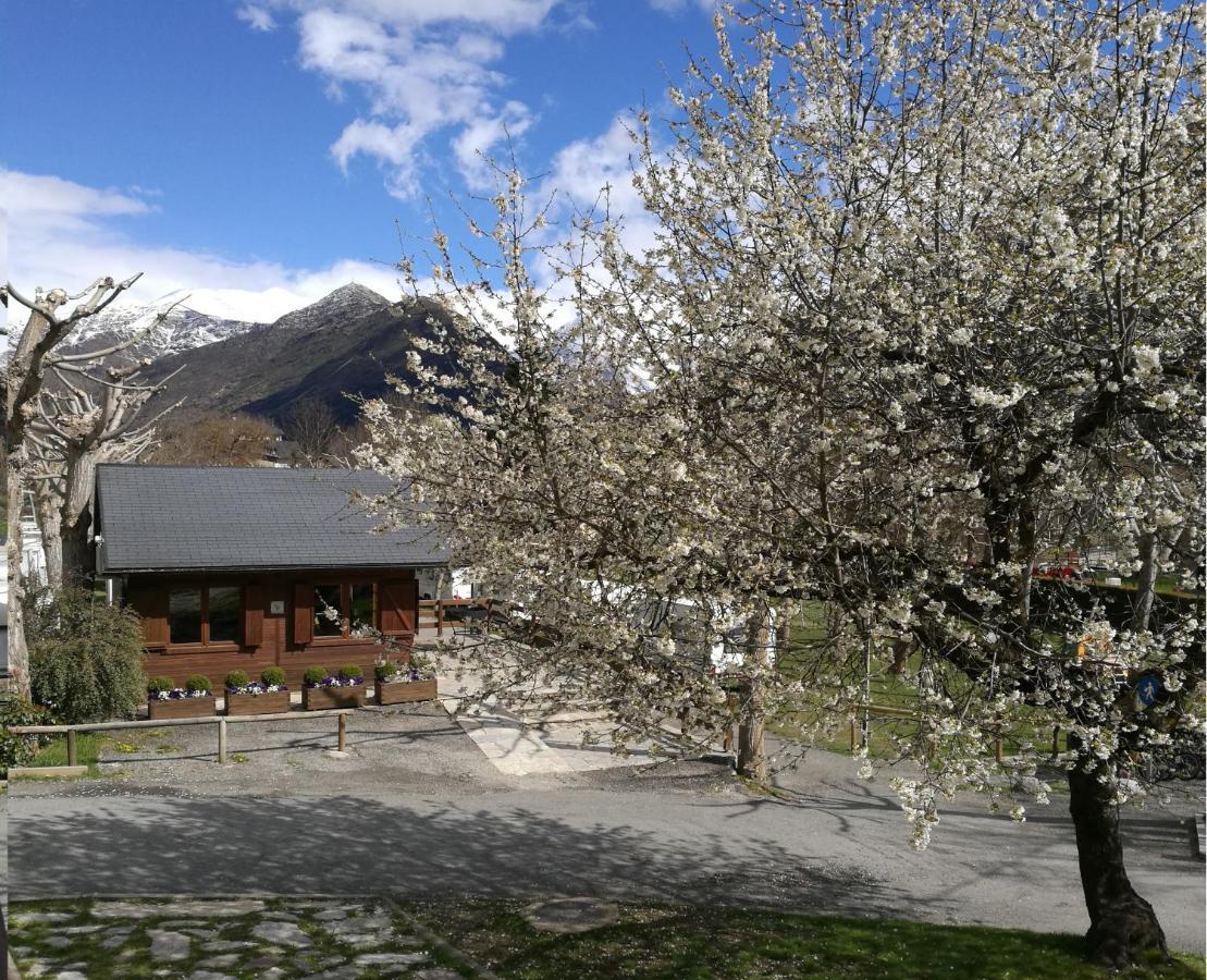 Bungalows Nou Camping La Guingueta D'Aneu Exteriör bild