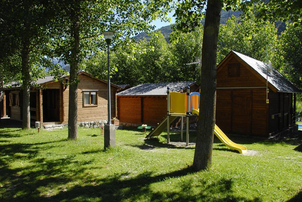 Bungalows Nou Camping La Guingueta D'Aneu Exteriör bild