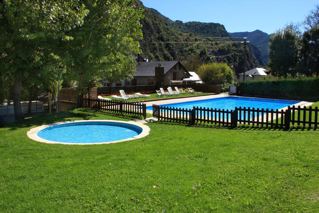 Bungalows Nou Camping La Guingueta D'Aneu Exteriör bild