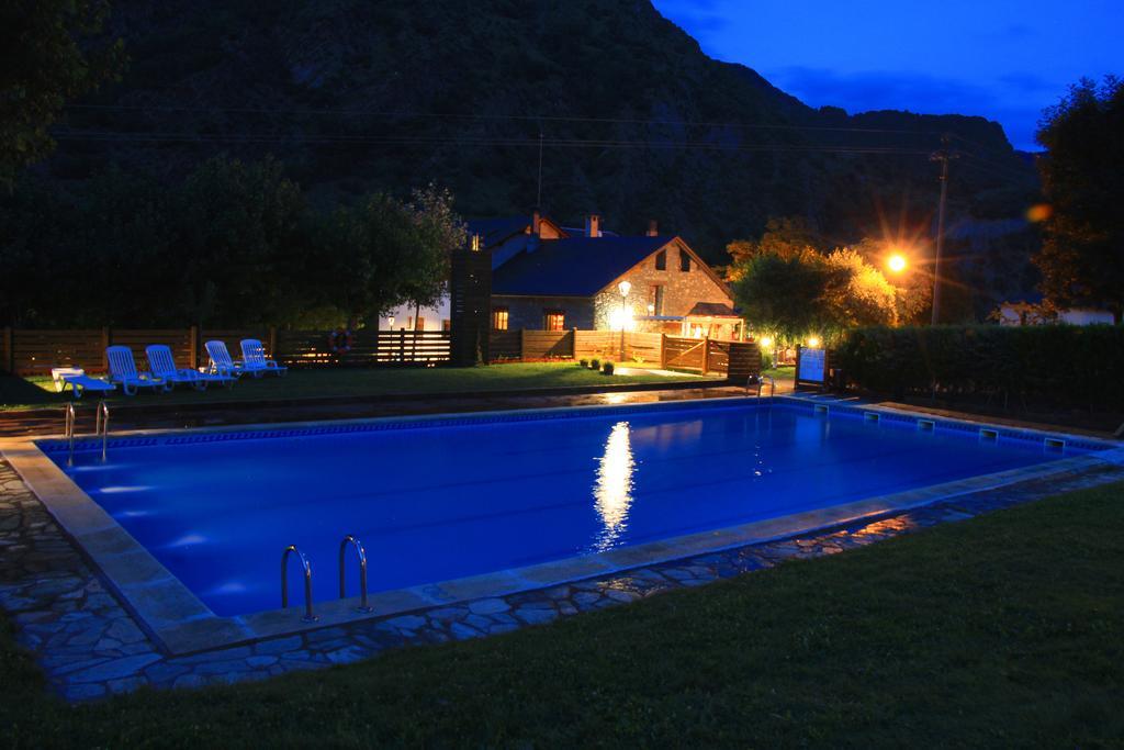 Bungalows Nou Camping La Guingueta D'Aneu Exteriör bild