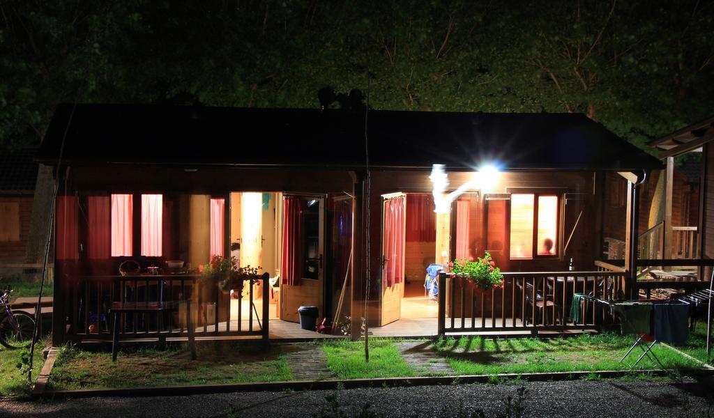 Bungalows Nou Camping La Guingueta D'Aneu Exteriör bild