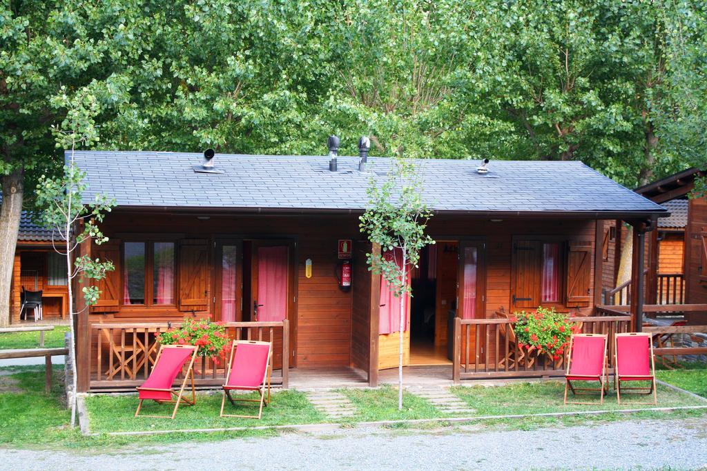 Bungalows Nou Camping La Guingueta D'Aneu Exteriör bild