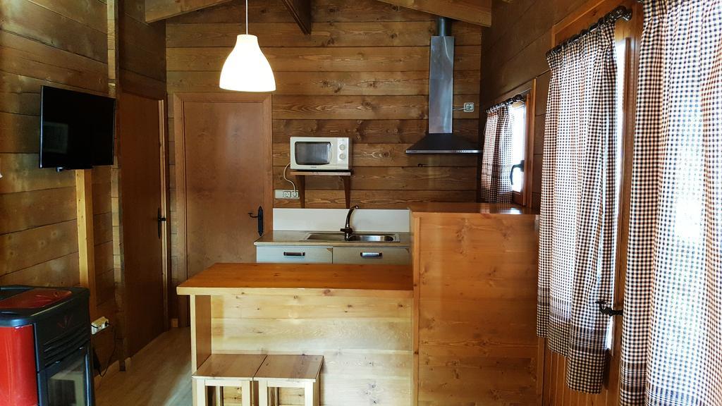Bungalows Nou Camping La Guingueta D'Aneu Exteriör bild