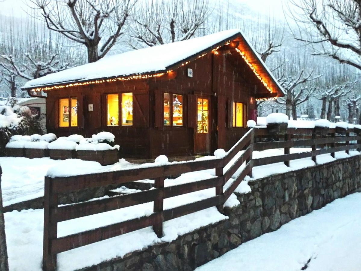 Bungalows Nou Camping La Guingueta D'Aneu Exteriör bild