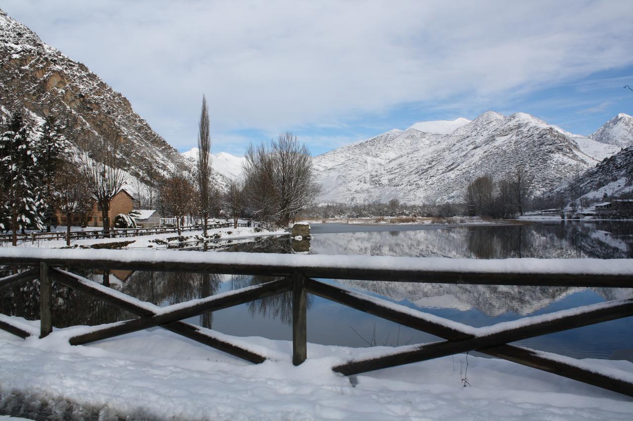 Bungalows Nou Camping La Guingueta D'Aneu Exteriör bild