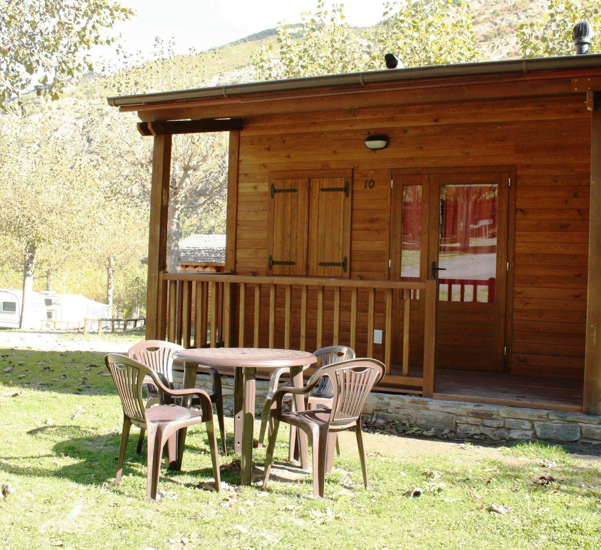 Bungalows Nou Camping La Guingueta D'Aneu Exteriör bild