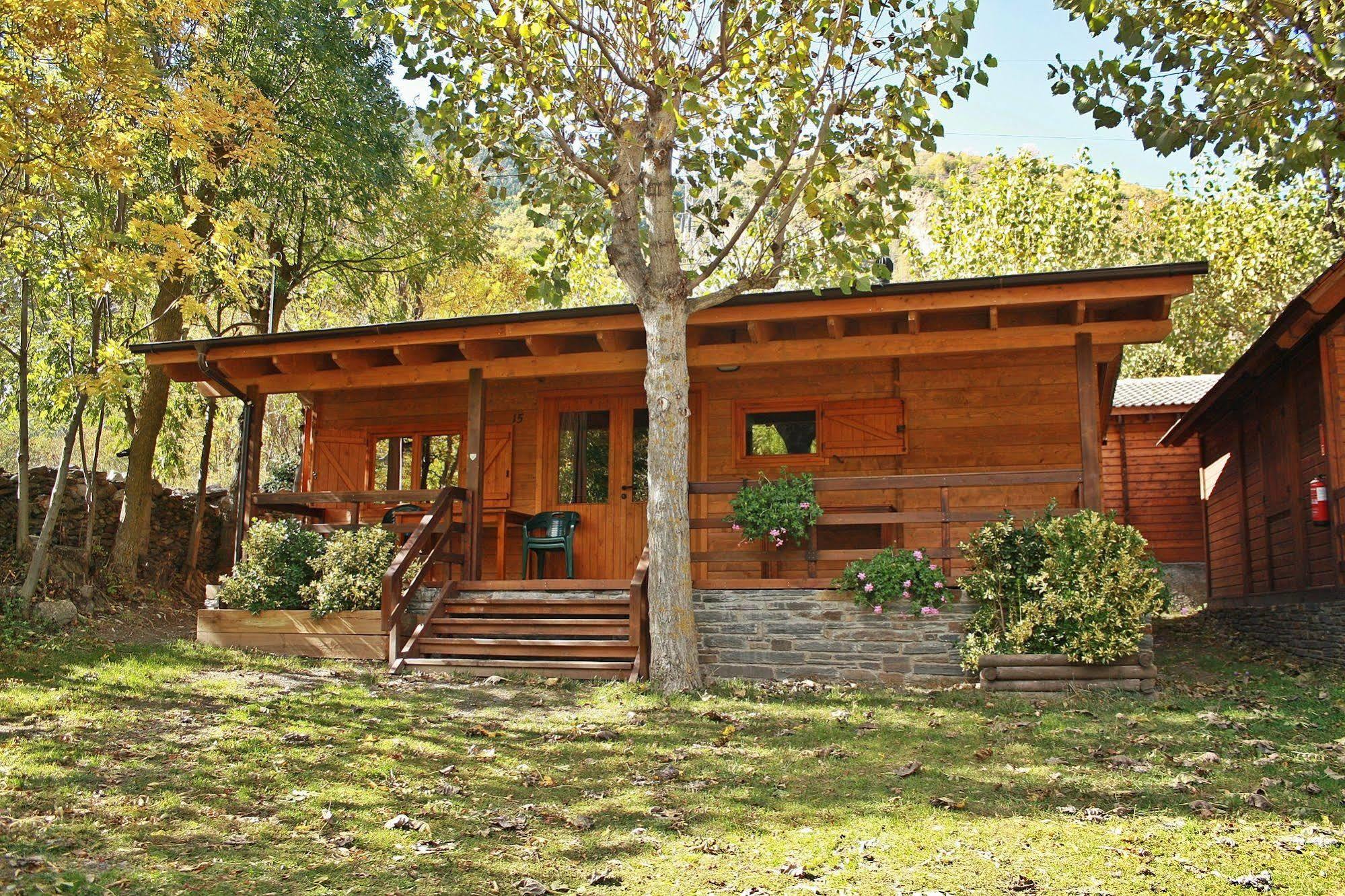 Bungalows Nou Camping La Guingueta D'Aneu Exteriör bild