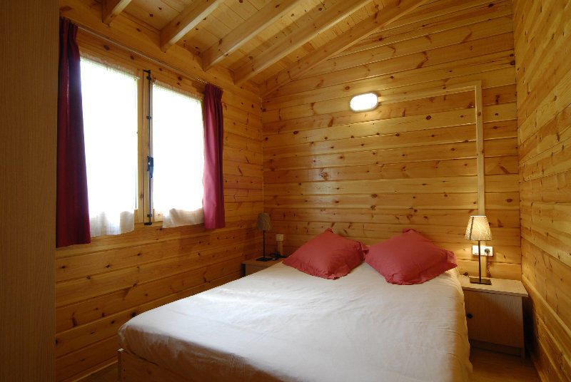 Bungalows Nou Camping La Guingueta D'Aneu Exteriör bild